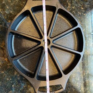 Lodge cast iron cornbread pan skillet.